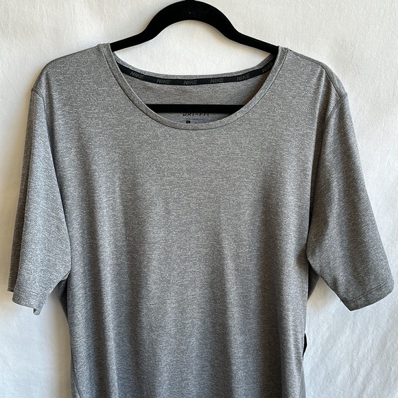 Nike Dri-Fit gray long tee with side slits, size L - Picture 2 of 13